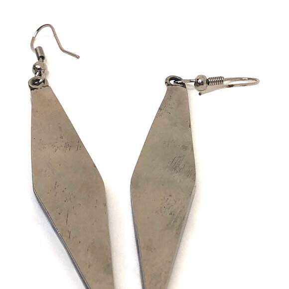 Handcrafted Abalone Diamond-shaped Dangle Earrings in Alpaca Silver. - Picture 2 of 5